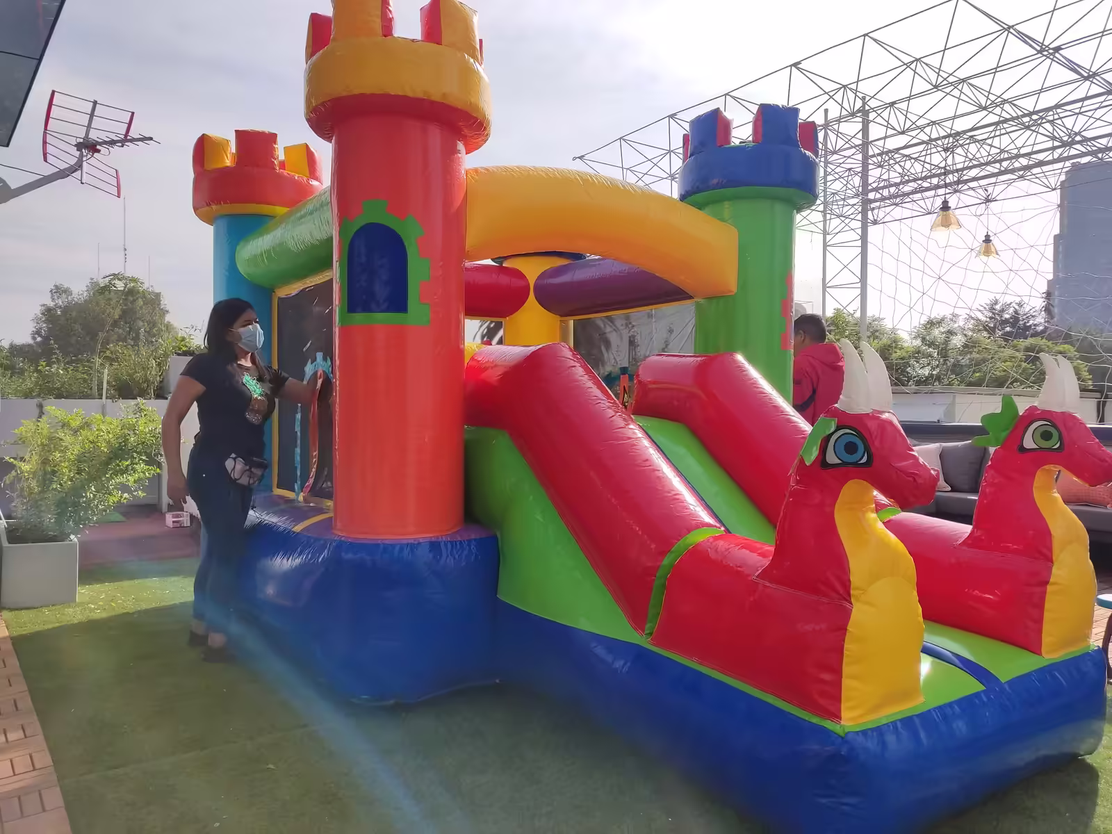 Fiesta infantil con un solo proveedor: servicios DENFLAB